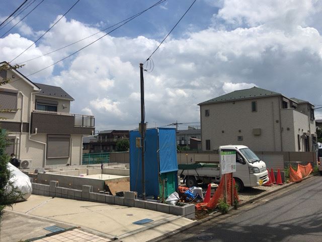 東京都練馬区羽沢のブロック新設工事中の様子です。